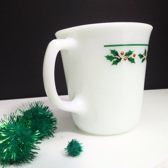 Corelle Christmas Mug plus Holiday Inn DVD - Picture 5 of 9